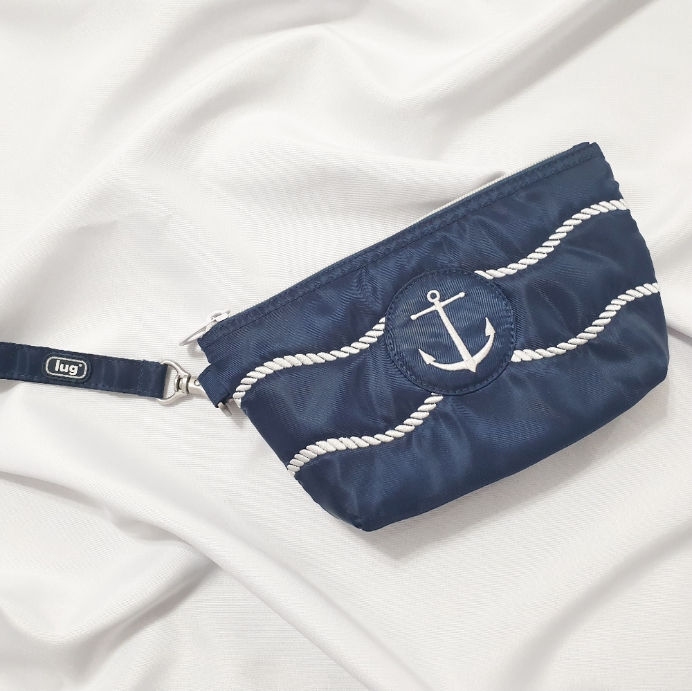 Lug Harbor Wristlet in Navy Blue/White EUC
